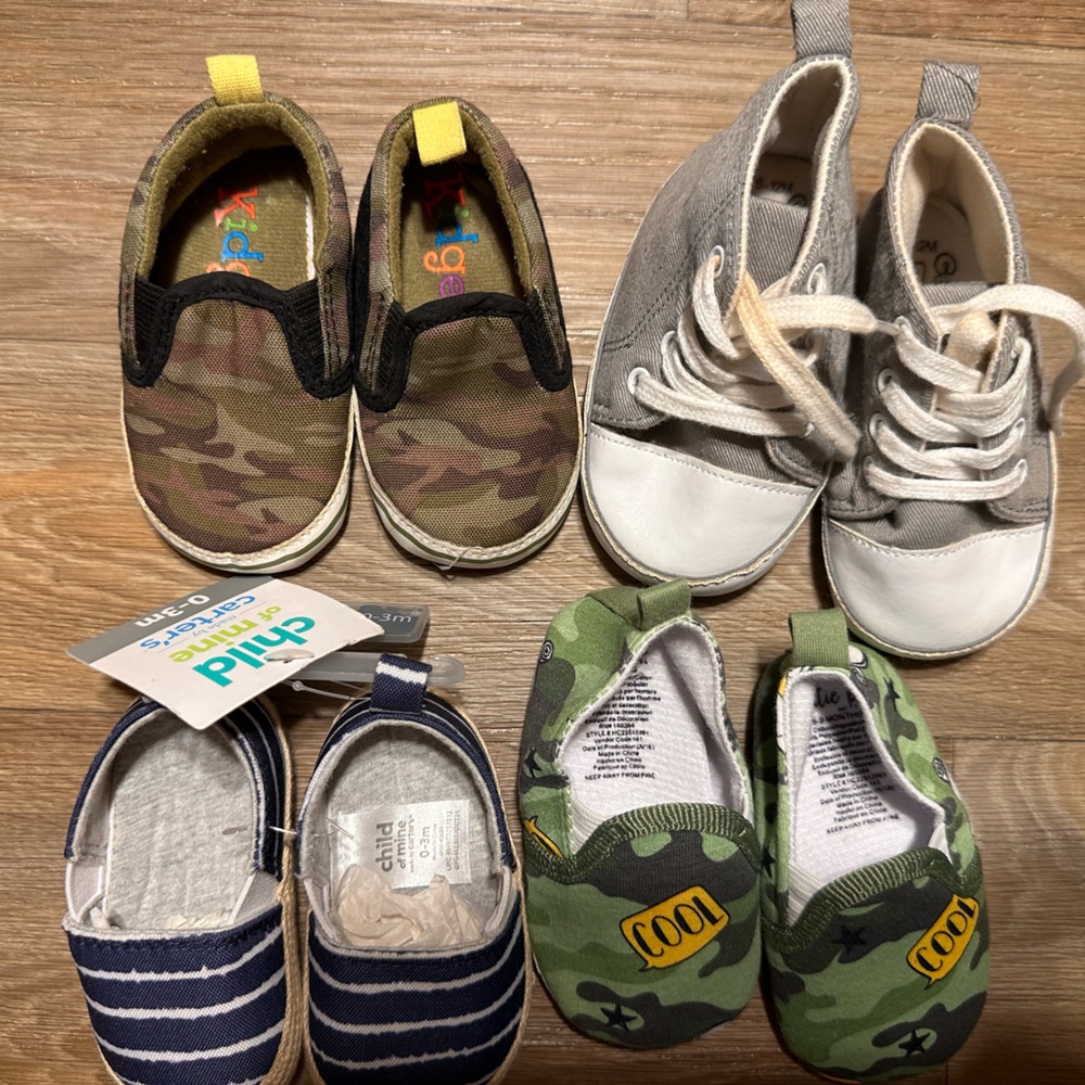 Lot Of 4 Crib Baby Shoes From 0-3 To 9-12 Months